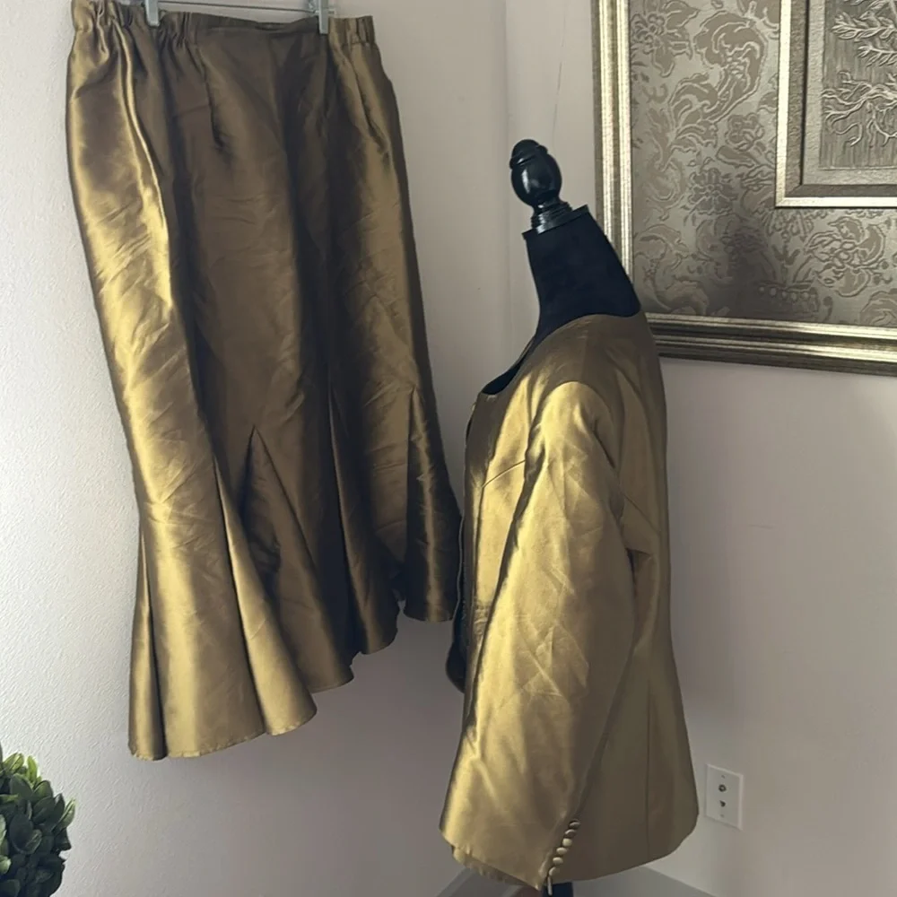 Solini Collections Sz 18 beaded two piece skirt and blazer olive green sheen set